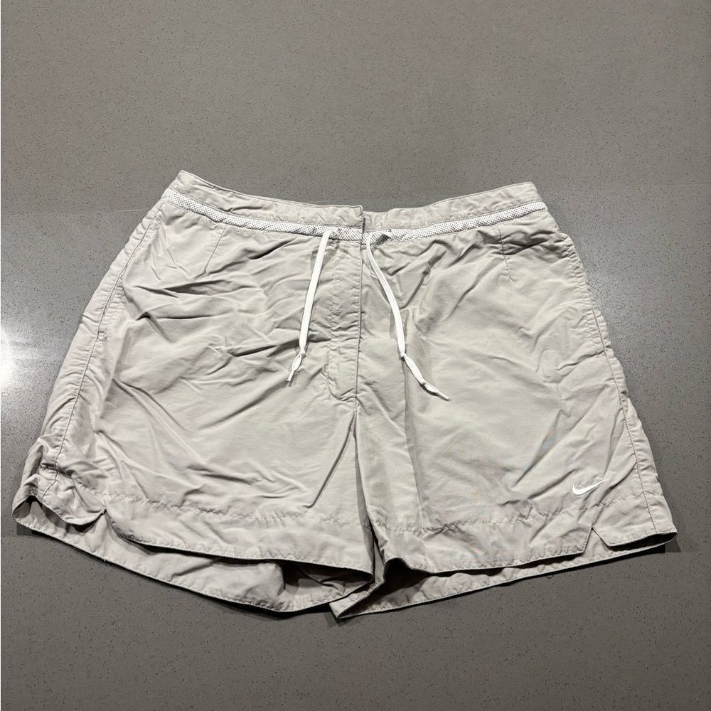 Vintage Women’s Grey Nike Shorts Hiking Running Swimming Size Medium 4” Inseam